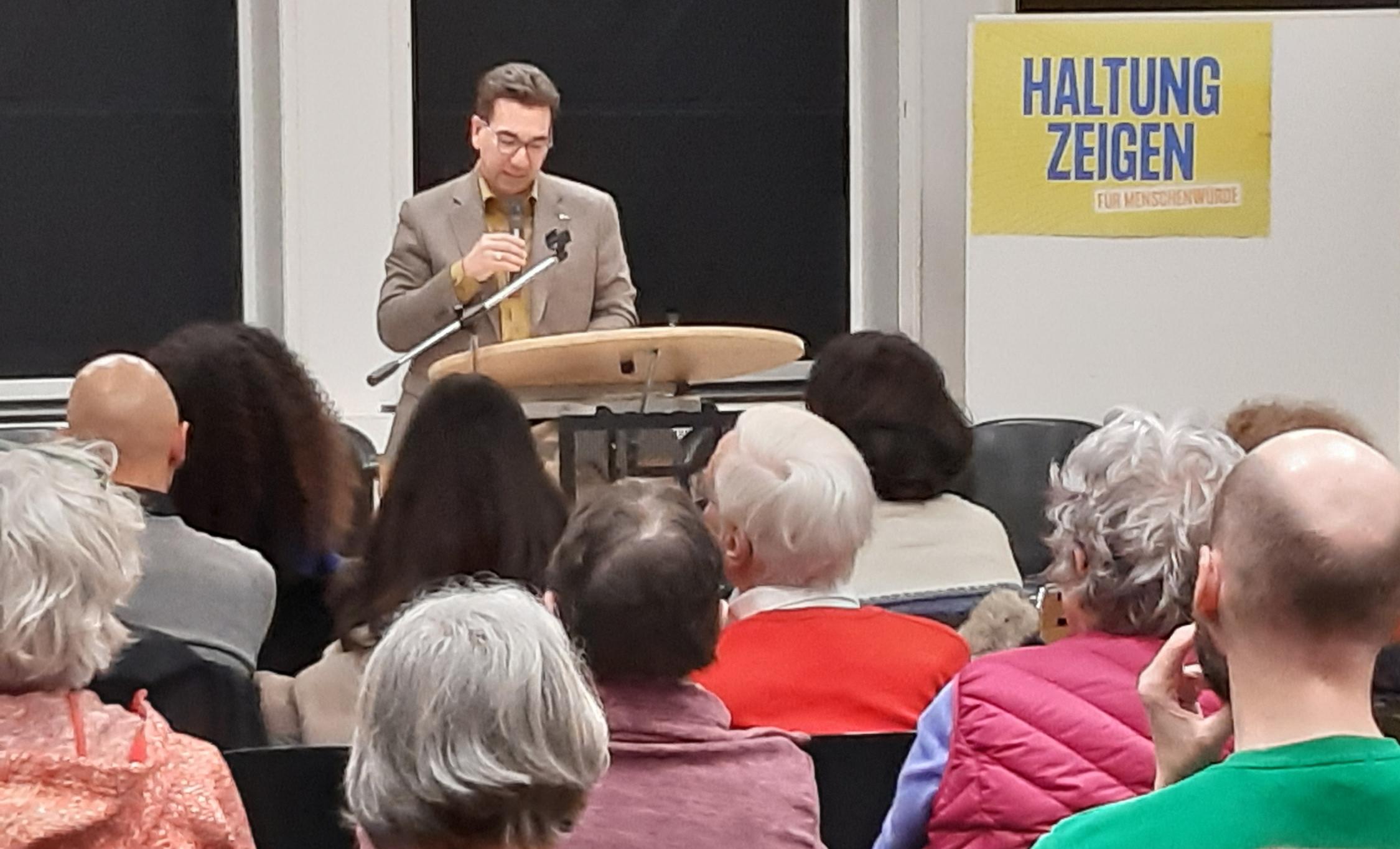 Haltung Lamroubal Deus