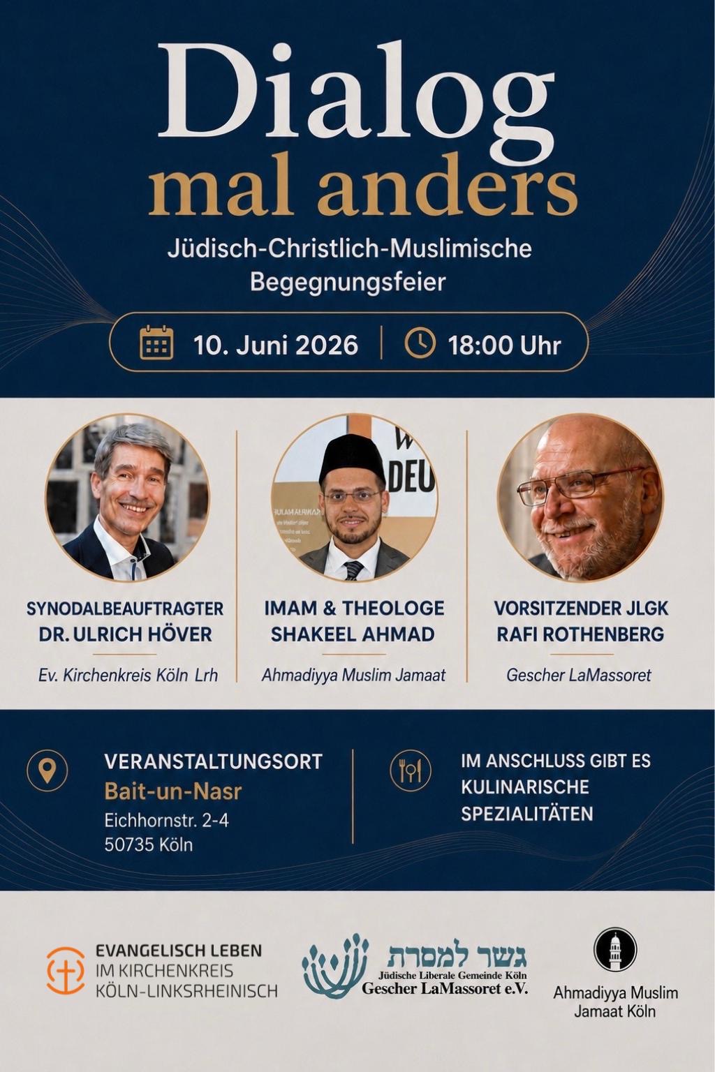 Blau gestalteter Veranstaltungsflyer mit dem Titel „Dialog mal anders“, drei Porträtfotos von eingeladenen Personen sowie Angaben zu Datum, Uhrzeit und Veranstaltungsort in Köln.
